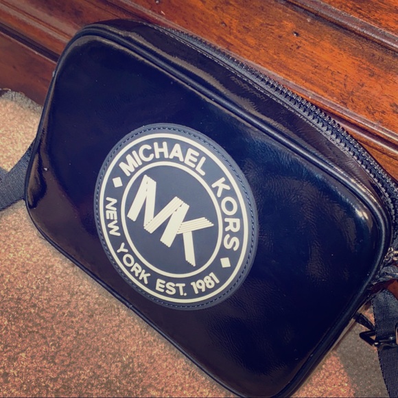 Michael Kors Handbags - Michael Kors Athletic Crossbody